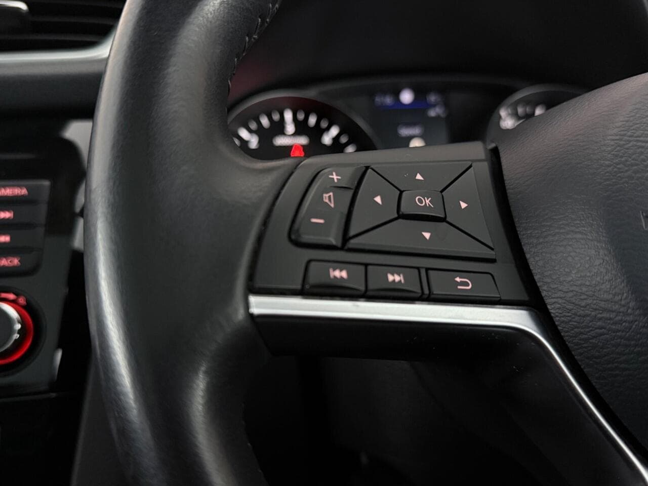 Nissan Qashqai thumbnail Misc Controls