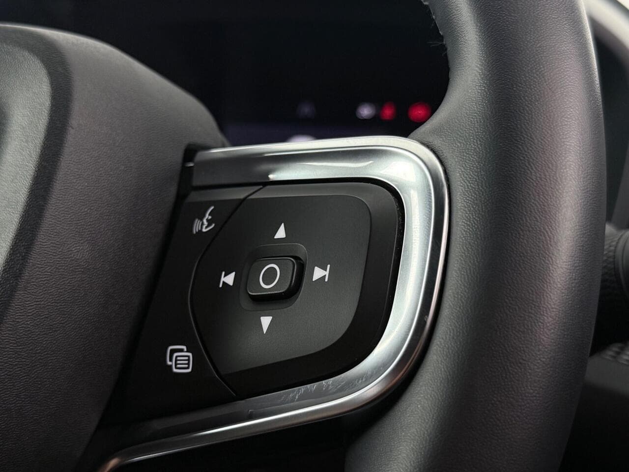 Volvo XC40 thumbnail Misc Controls