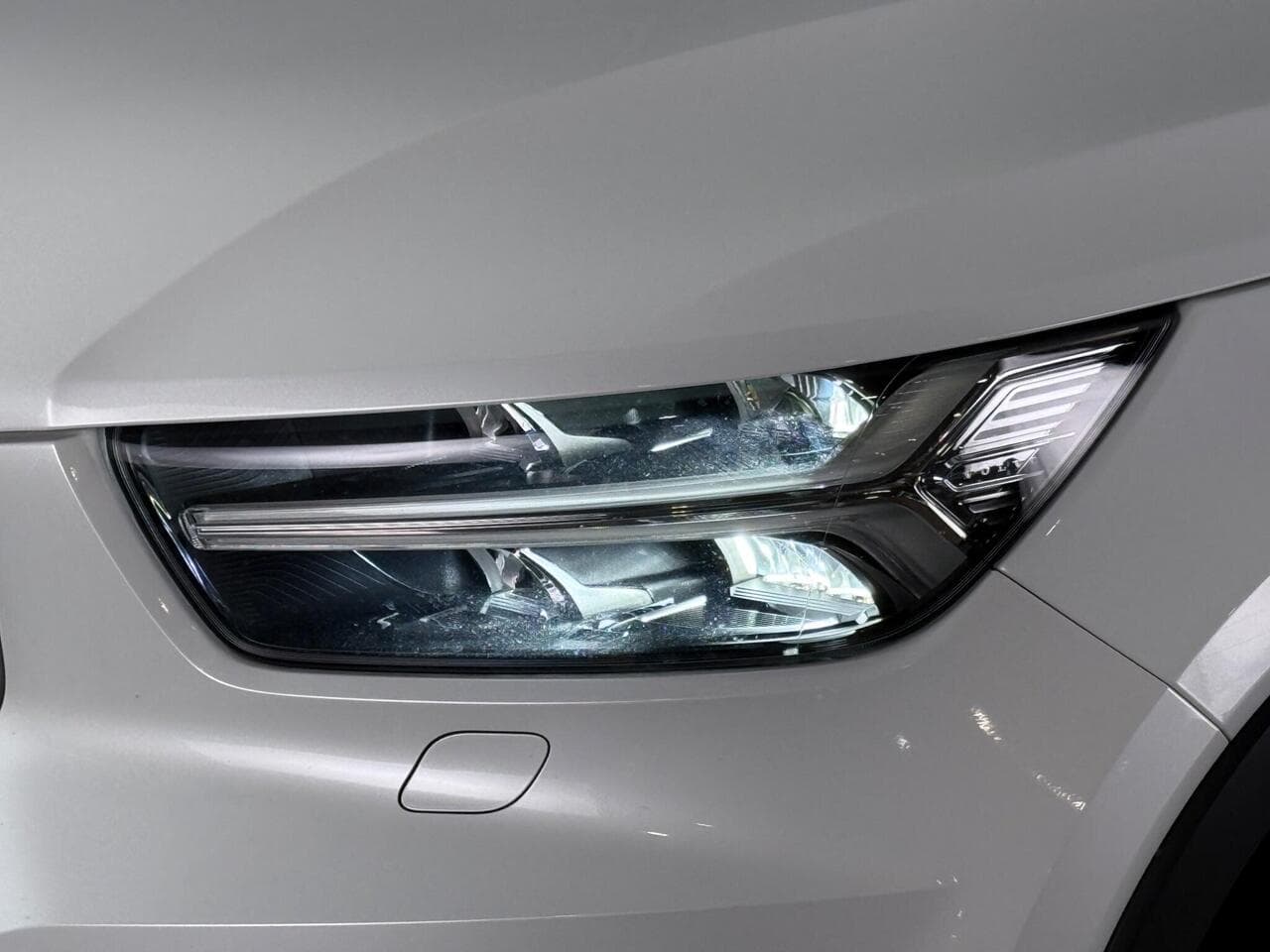 Volvo XC40 thumbnail Lights Front