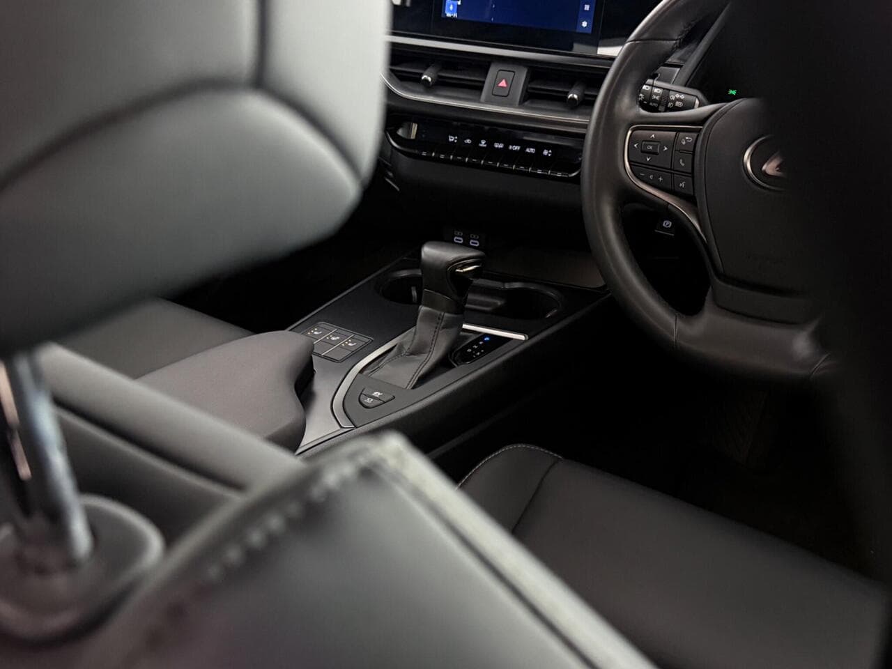 Lexus UX thumbnail Interior Front