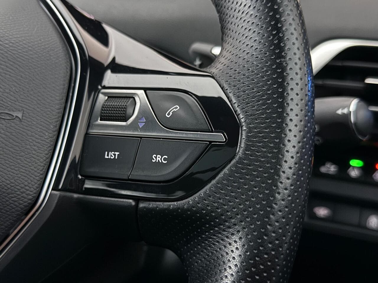 Peugeot 5008 thumbnail Misc Controls