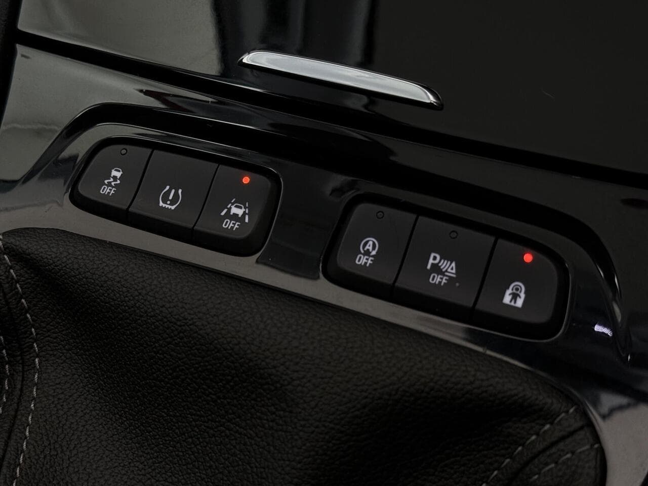 Vauxhall Grandland X thumbnail Misc Controls