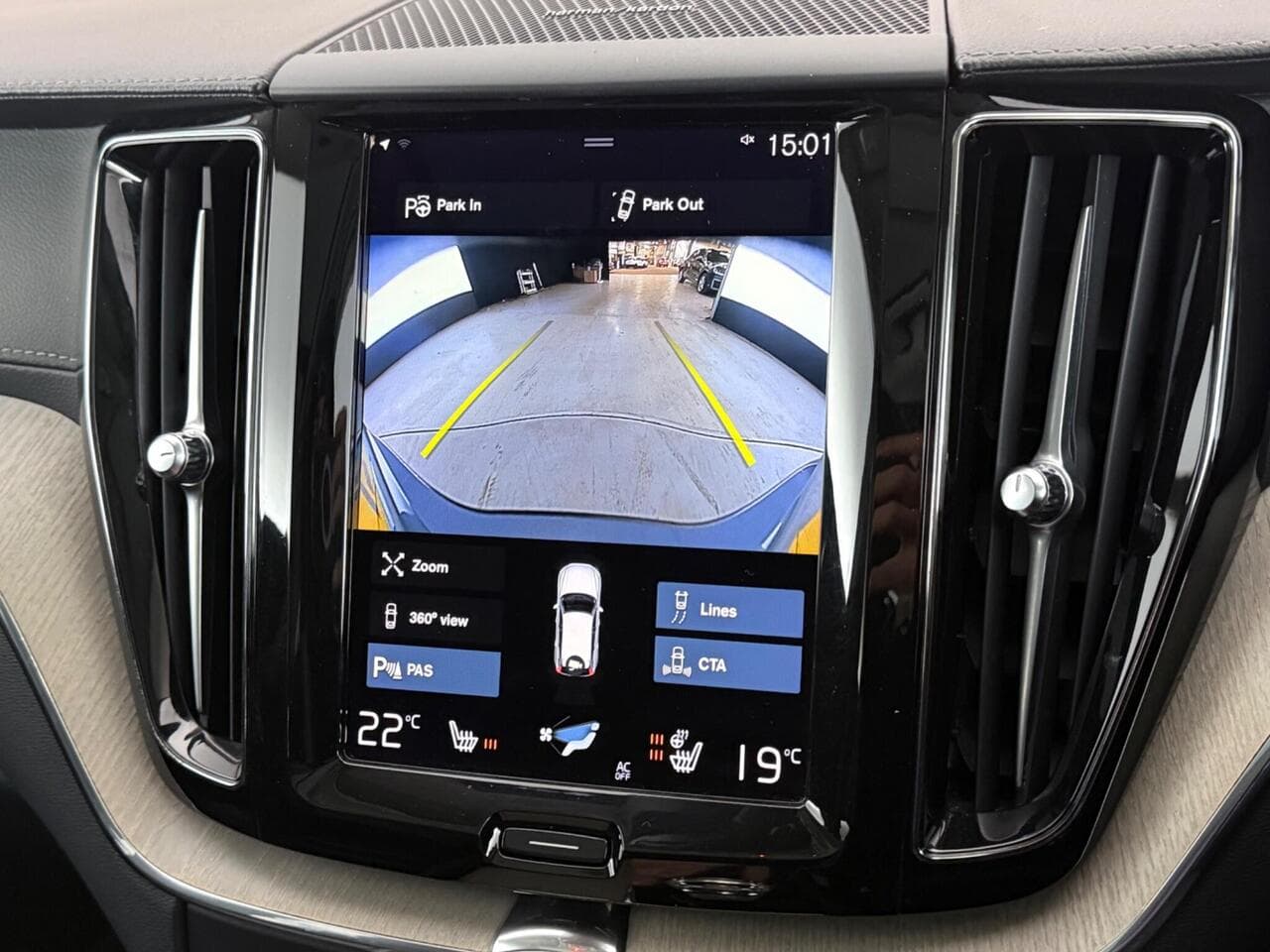 Volvo XC60 thumbnail Infotainment System