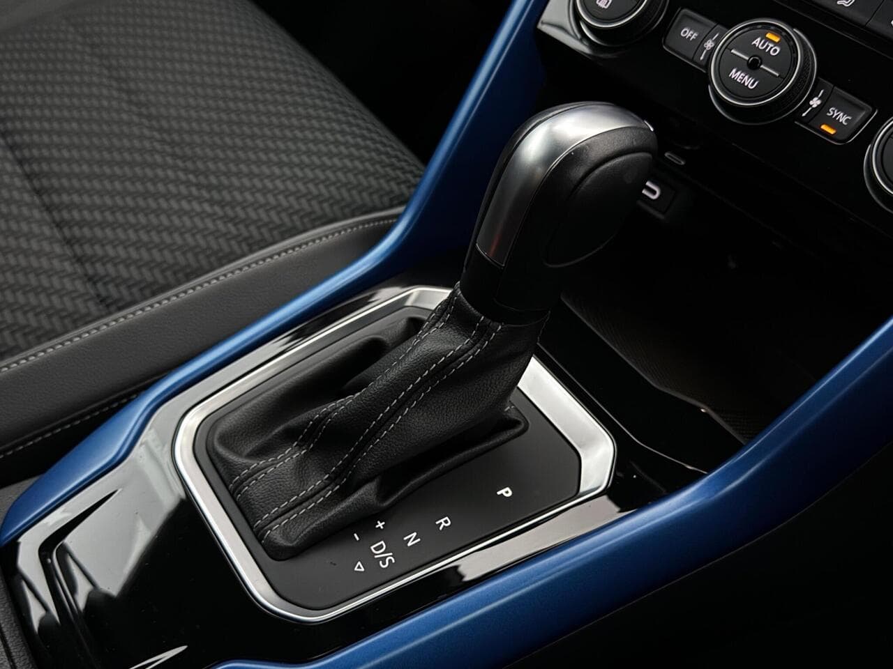 Volkswagen T-Roc thumbnail Interior Front