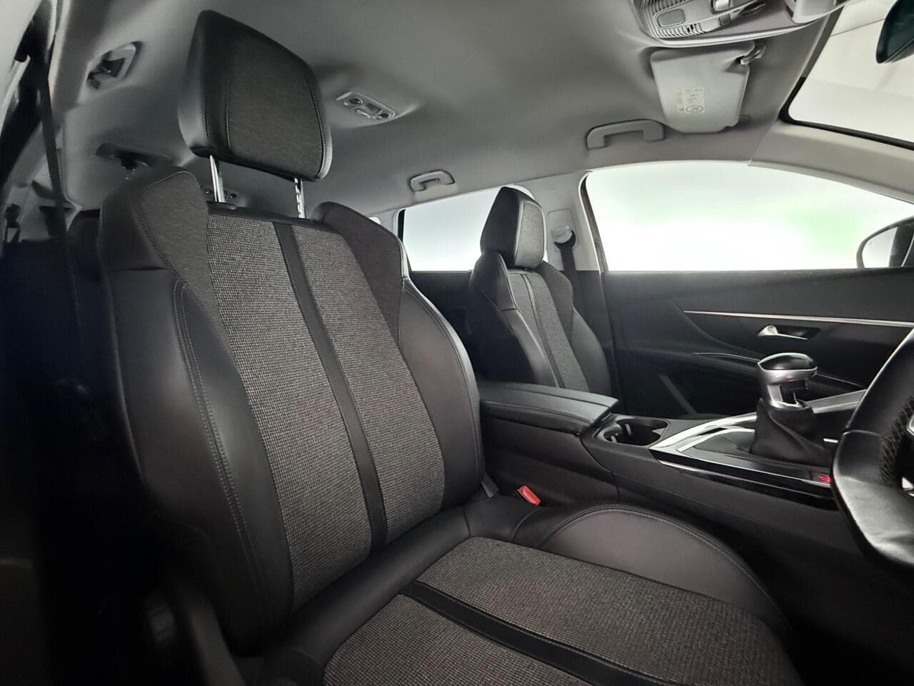 Peugeot 5008 thumbnail Seat Driver