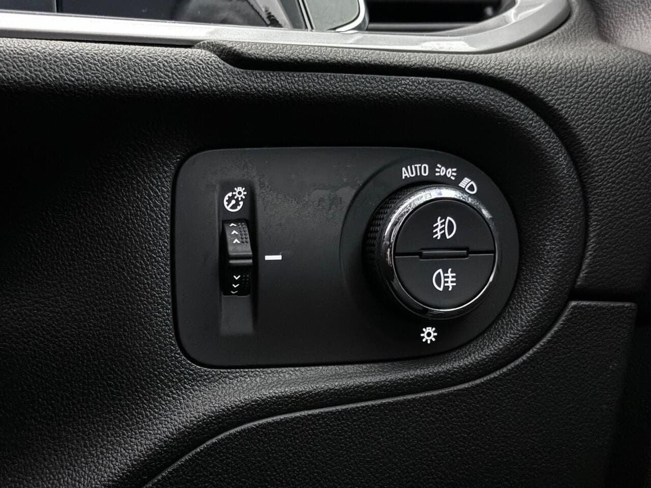 Vauxhall Grandland thumbnail Misc Controls