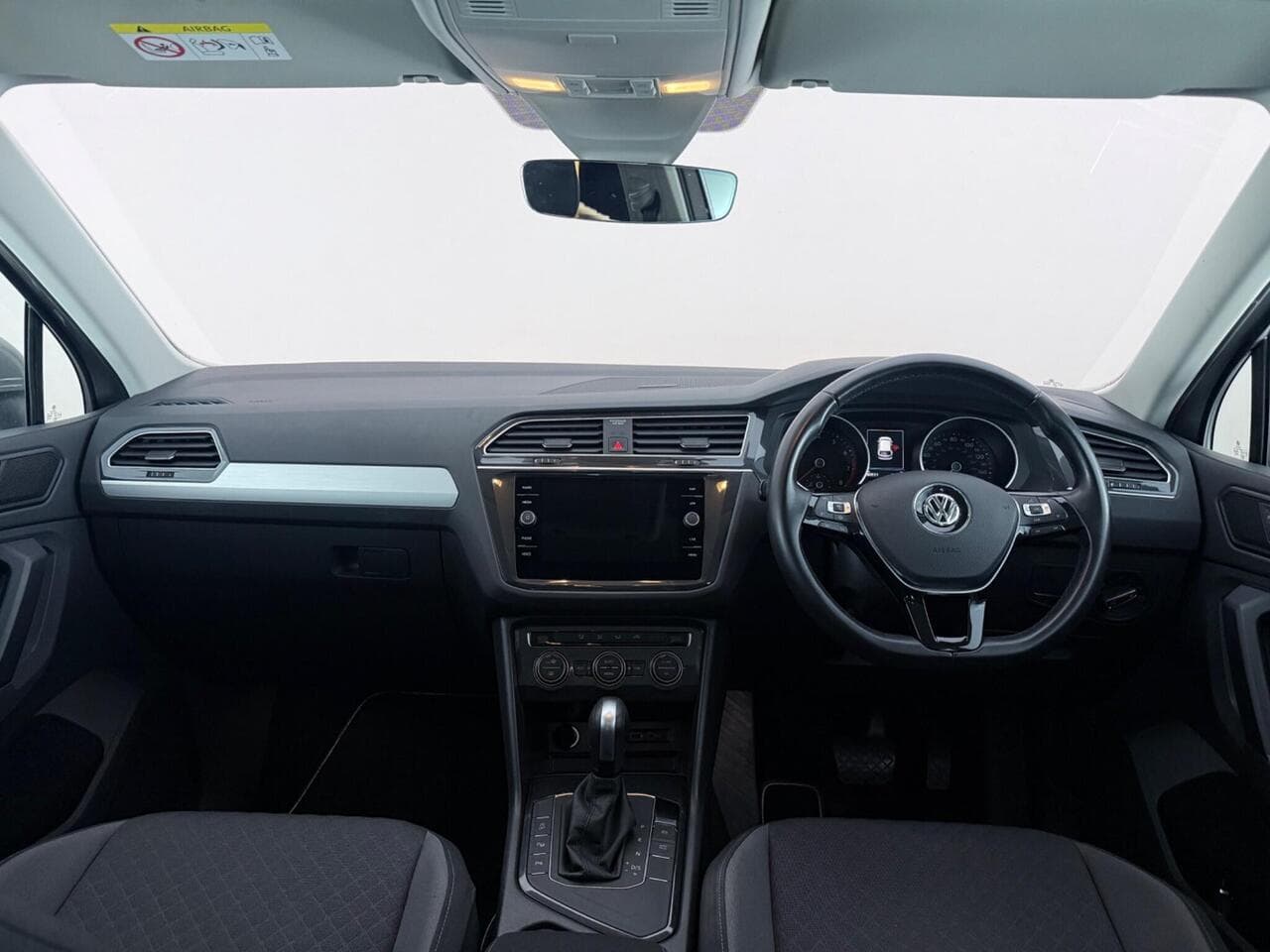 Volkswagen Tiguan thumbnail Interior Front
