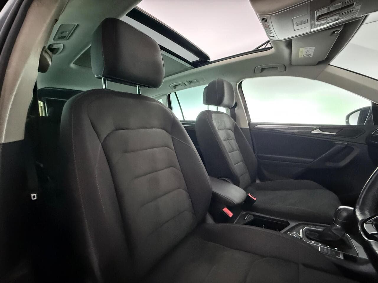 Volkswagen Tiguan thumbnail Seat Driver