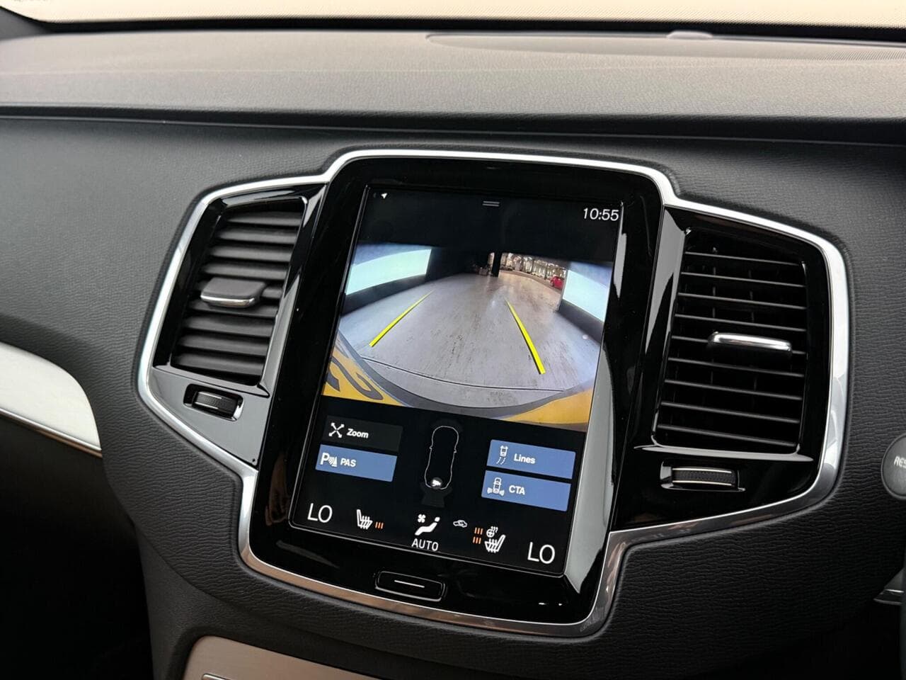 Volvo XC90 thumbnail Infotainment System