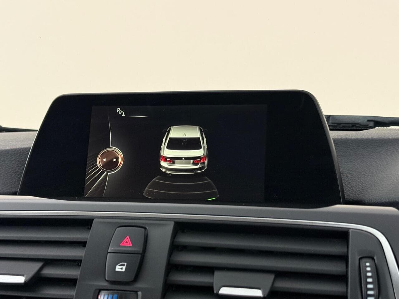 BMW 3 Series thumbnail Infotainment System