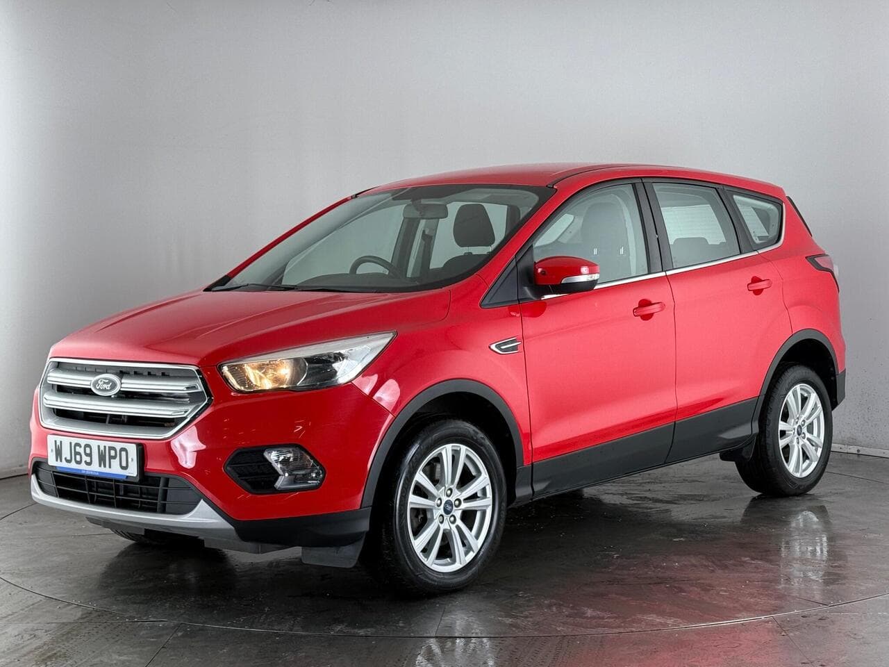 Ford Kuga thumbnail Front Left