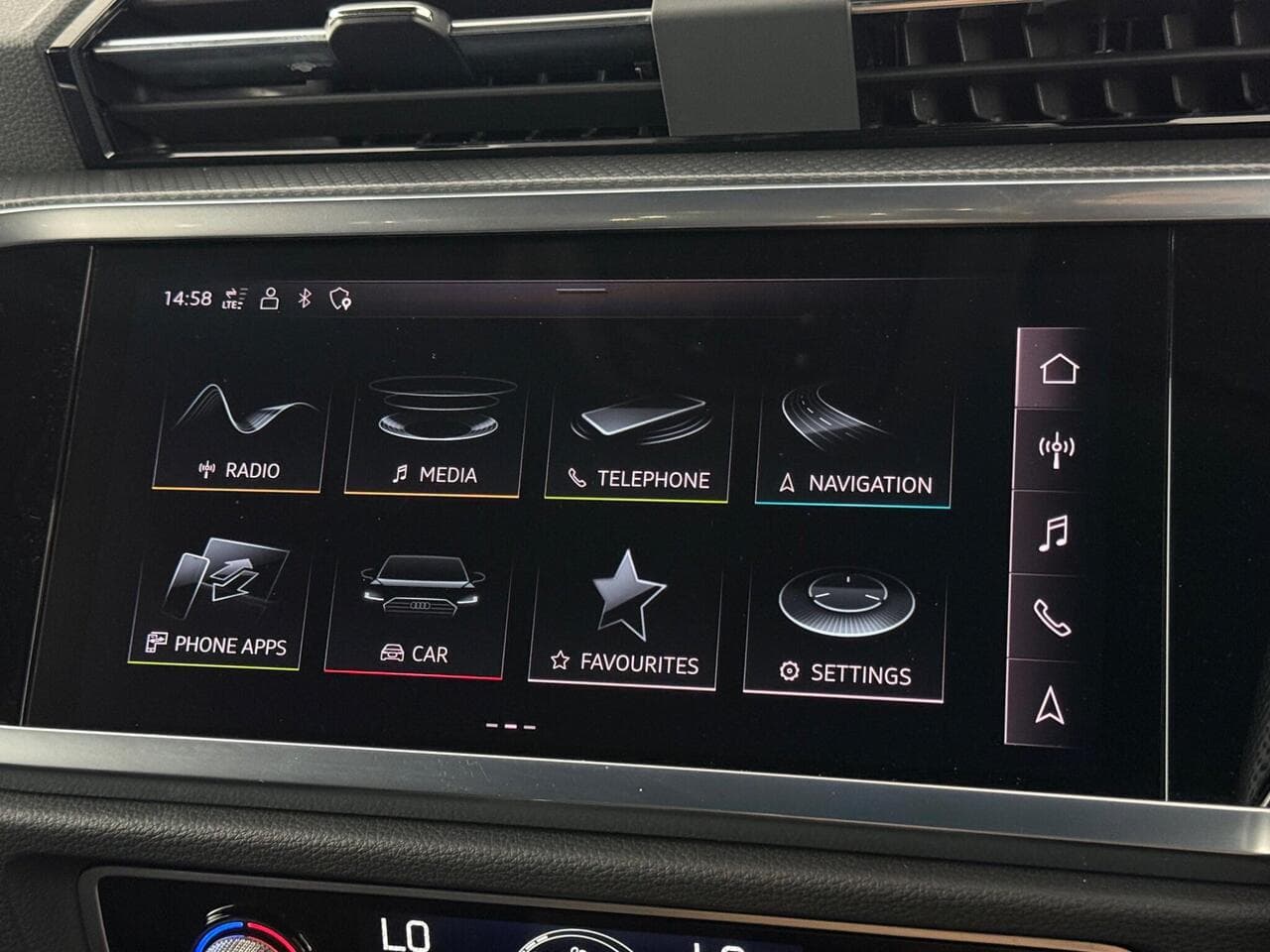 Audi Q3 thumbnail Infotainment System