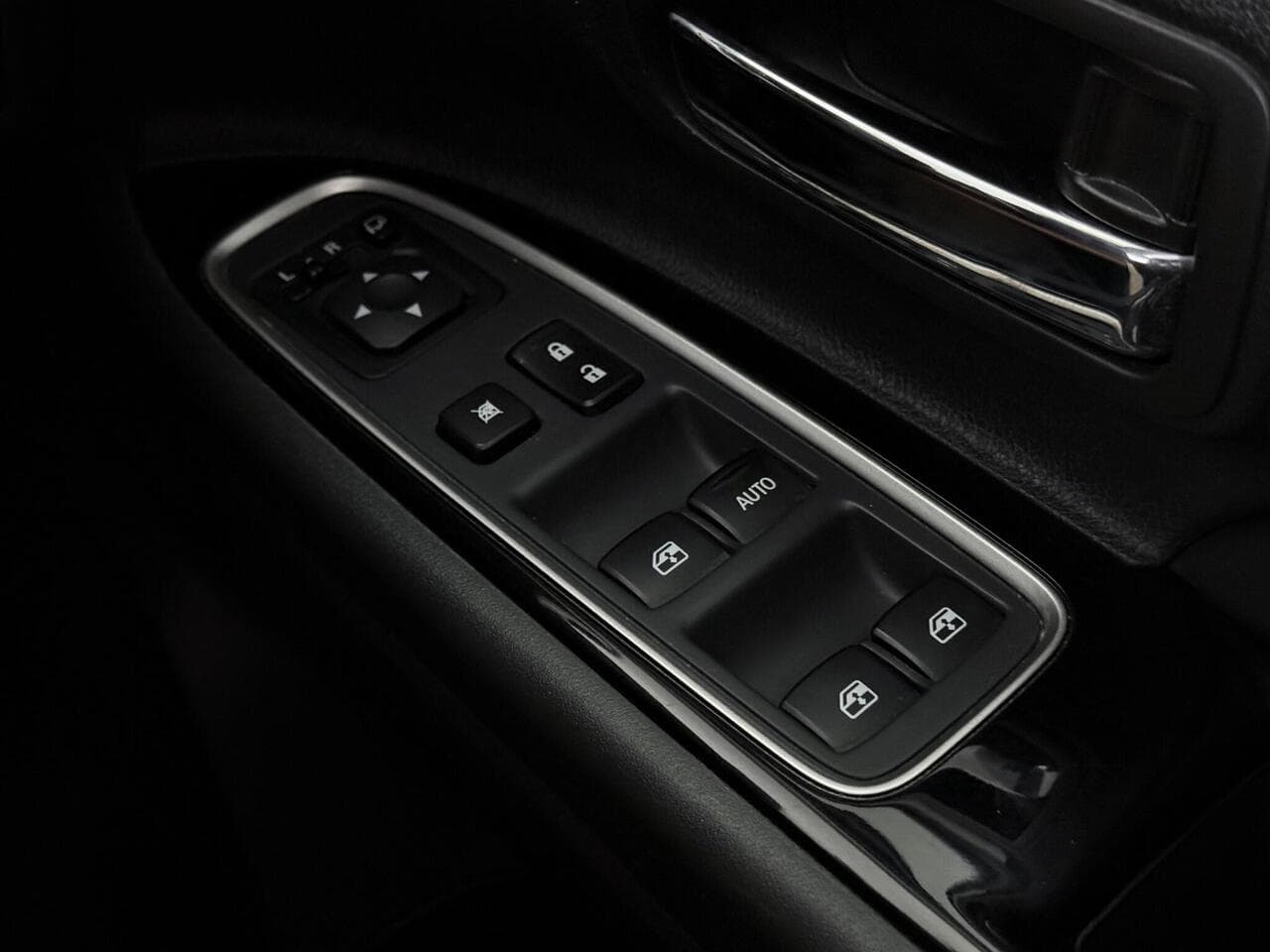Mitsubishi Outlander thumbnail Misc Controls