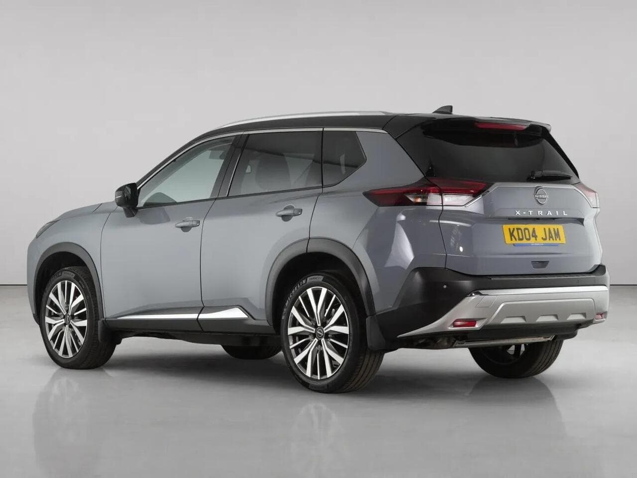 Nissan X-Trail thumbnail Rear Left