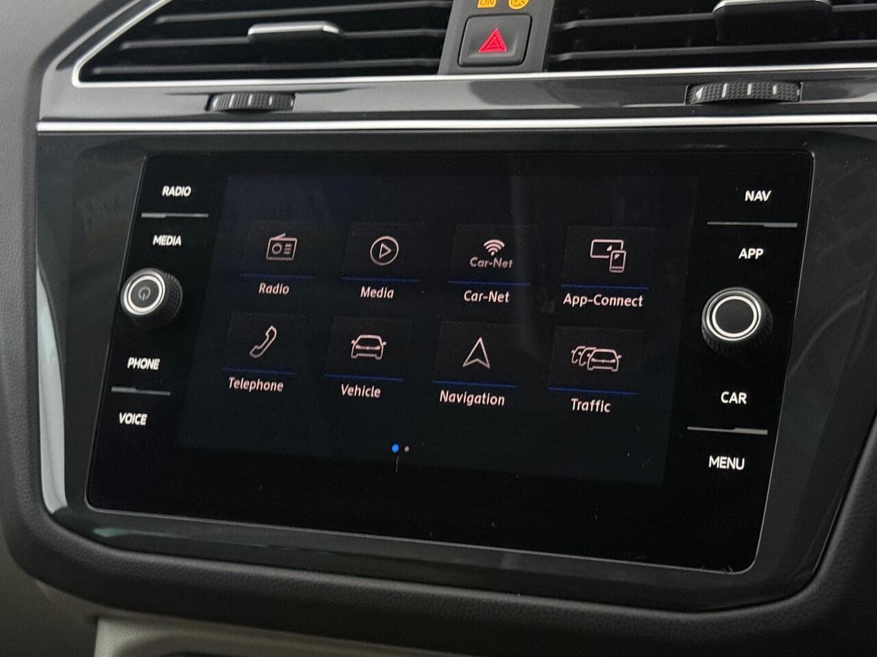 Volkswagen Tiguan thumbnail Infotainment System