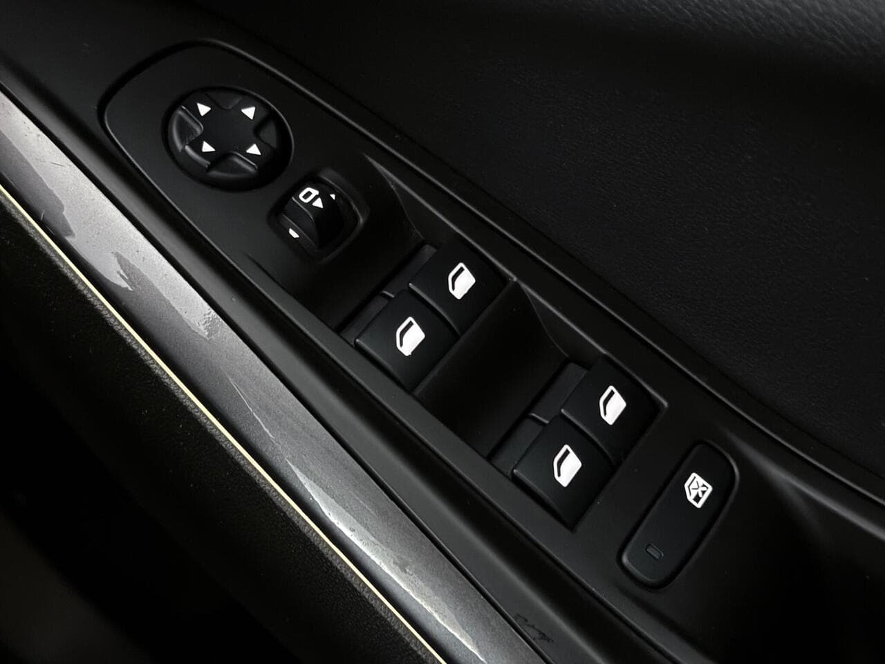 Vauxhall Grandland X thumbnail Misc Controls