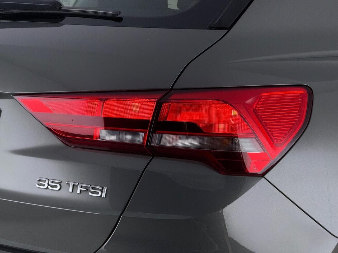 Audi Q3 thumbnail Lights Rear