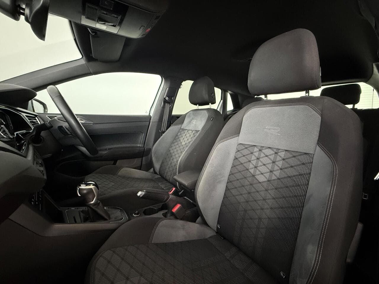 Volkswagen Polo thumbnail Seat Front Passenger
