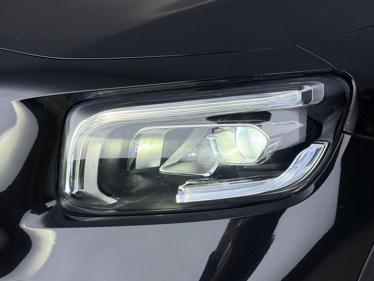 Mercedes-Benz GLB thumbnail Lights Front