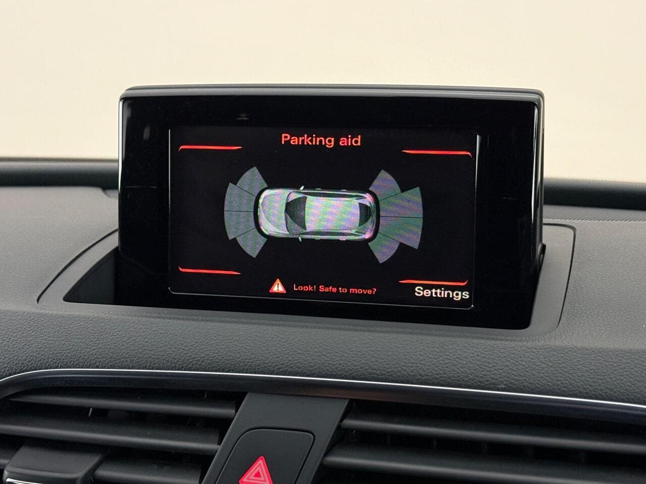 Audi Q3 thumbnail Infotainment System