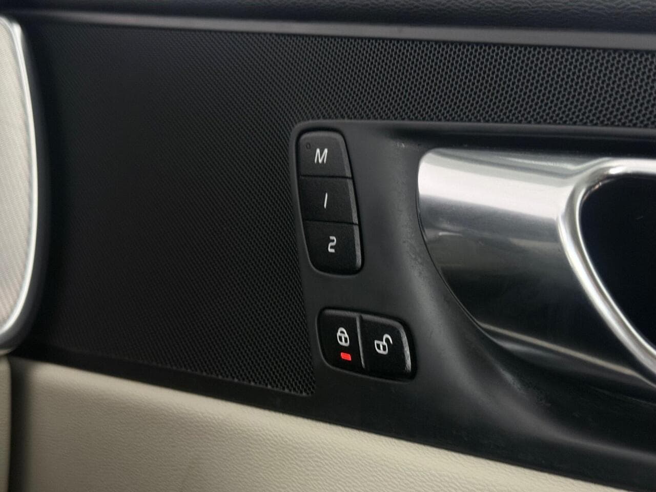 Volvo XC60 thumbnail Misc Controls