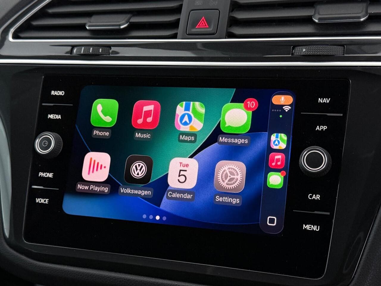 Volkswagen Tiguan thumbnail Infotainment System