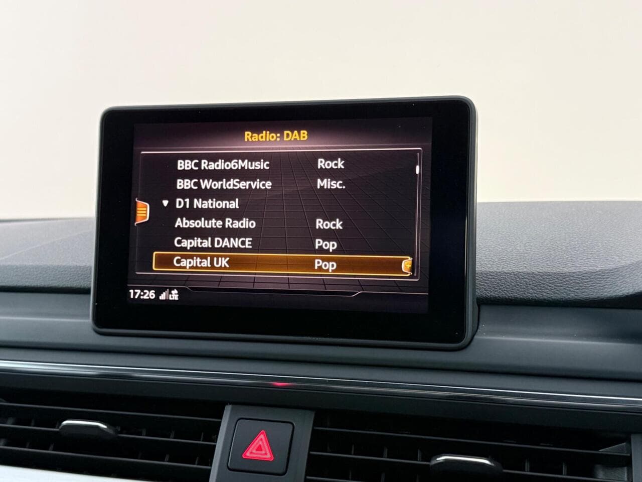 Audi A4 Avant thumbnail Infotainment System