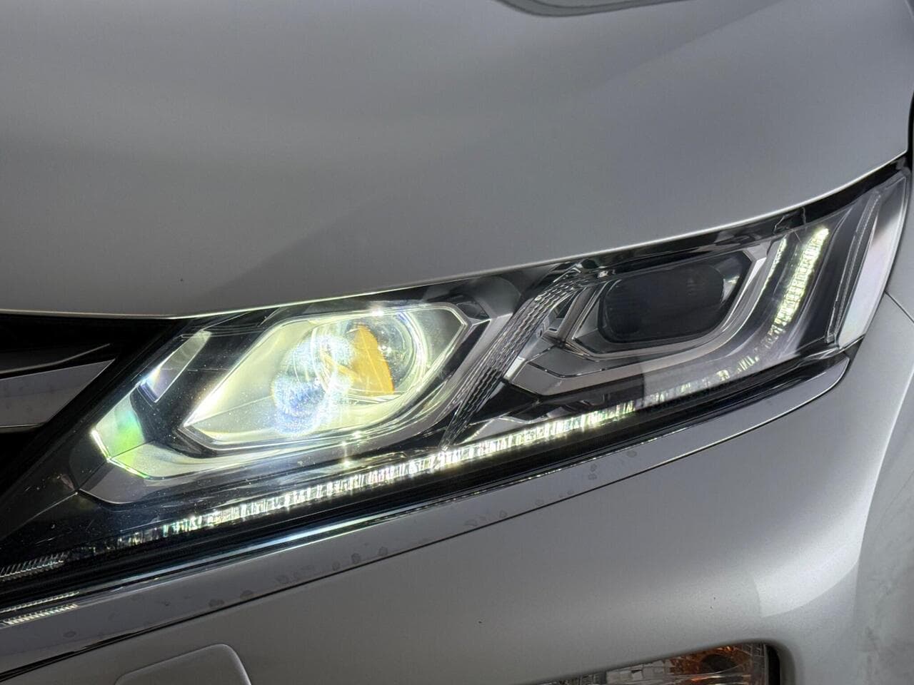 Mitsubishi Eclipse Cross thumbnail Lights Front