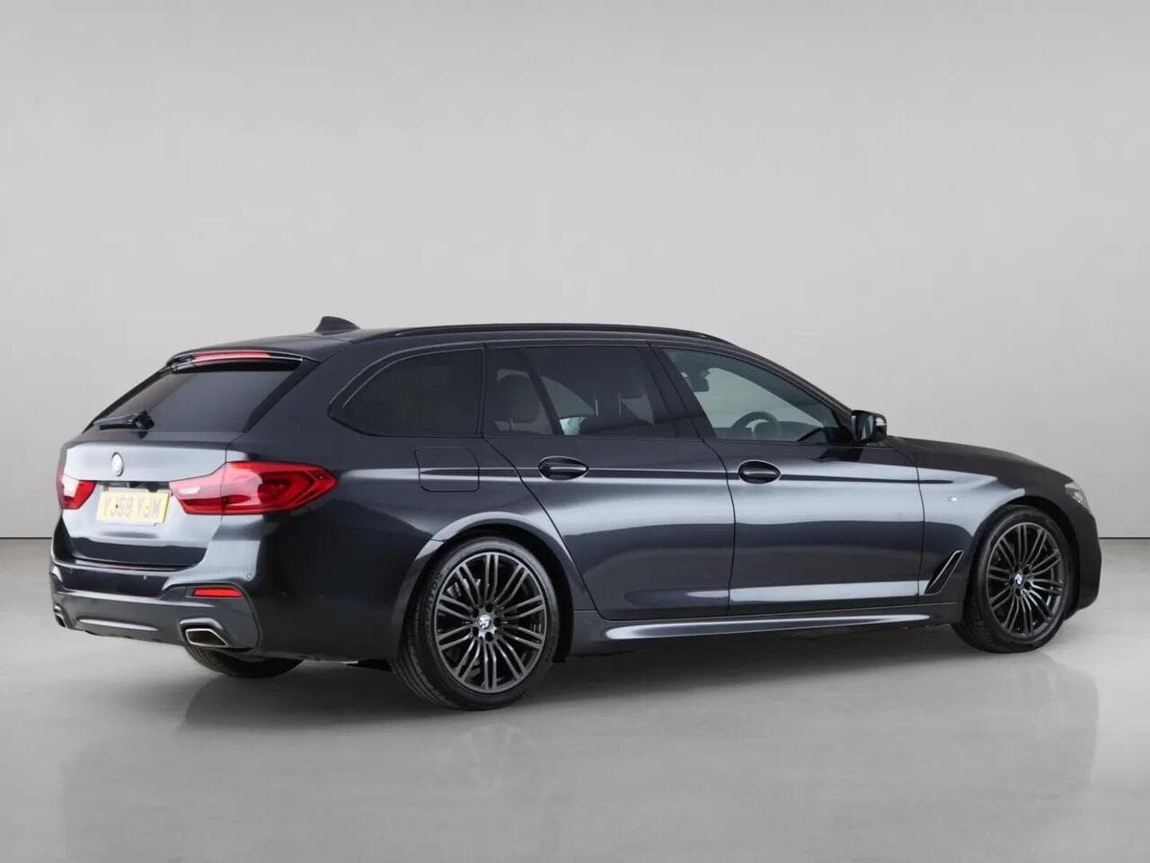 BMW 5 Series thumbnail Rear Right