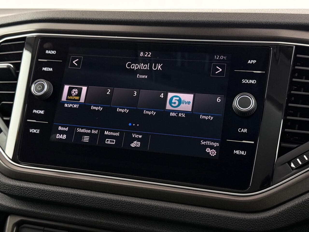Volkswagen T-Roc thumbnail Infotainment System