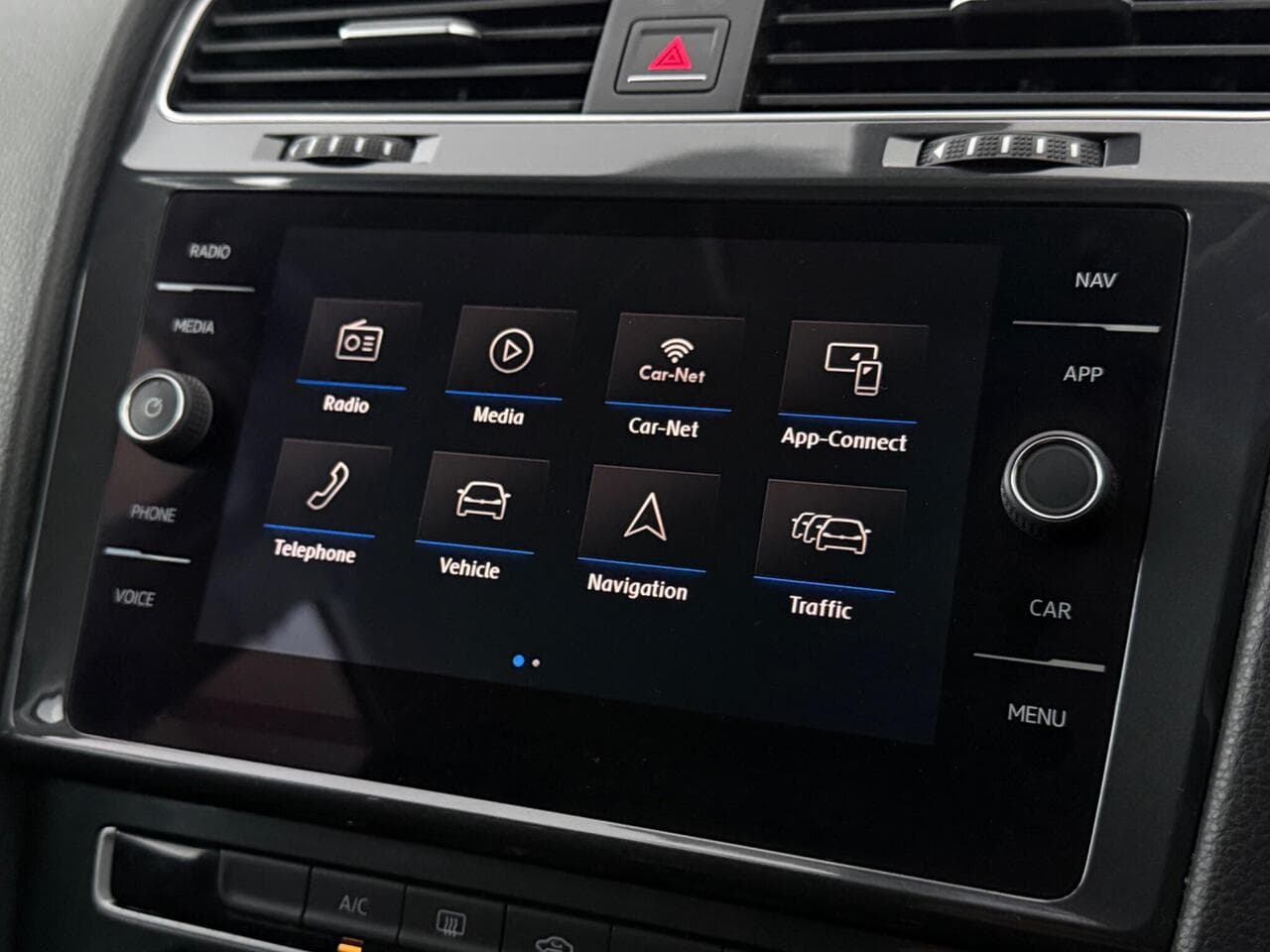 Volkswagen Golf thumbnail Infotainment System