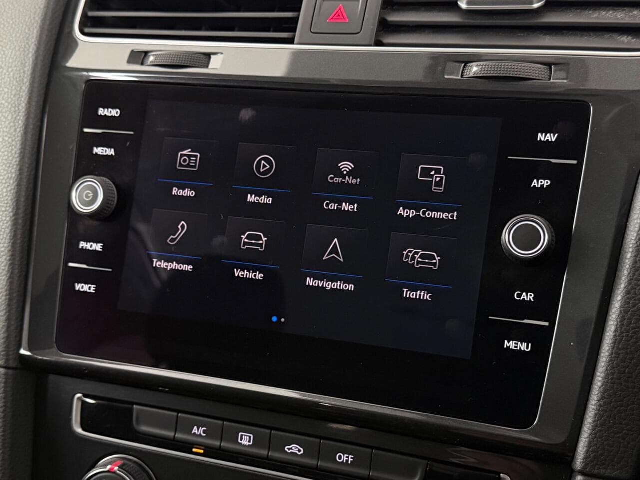 Volkswagen Golf thumbnail Infotainment System