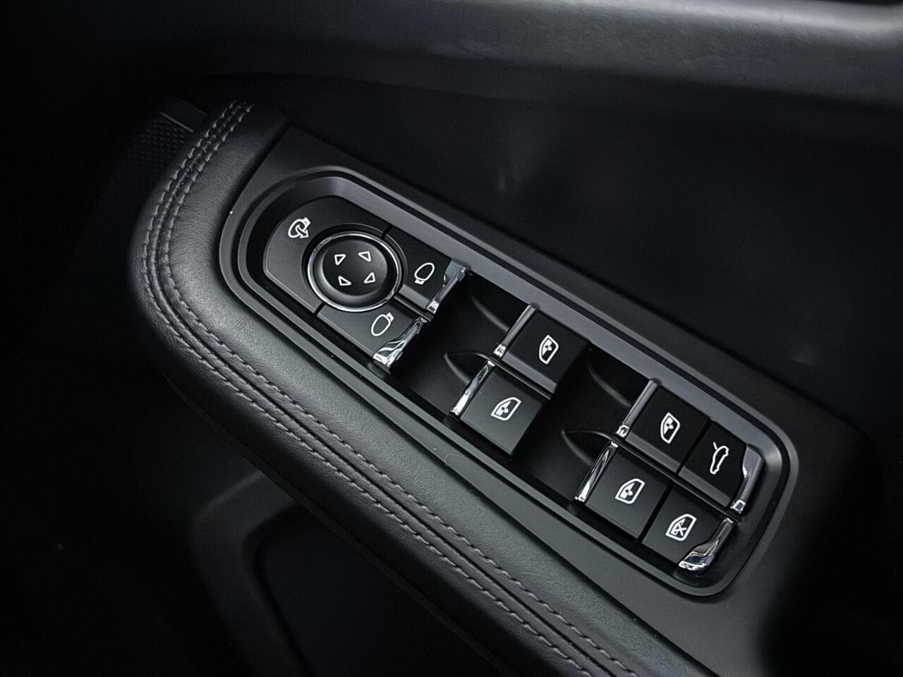 Porsche Macan thumbnail Misc Controls