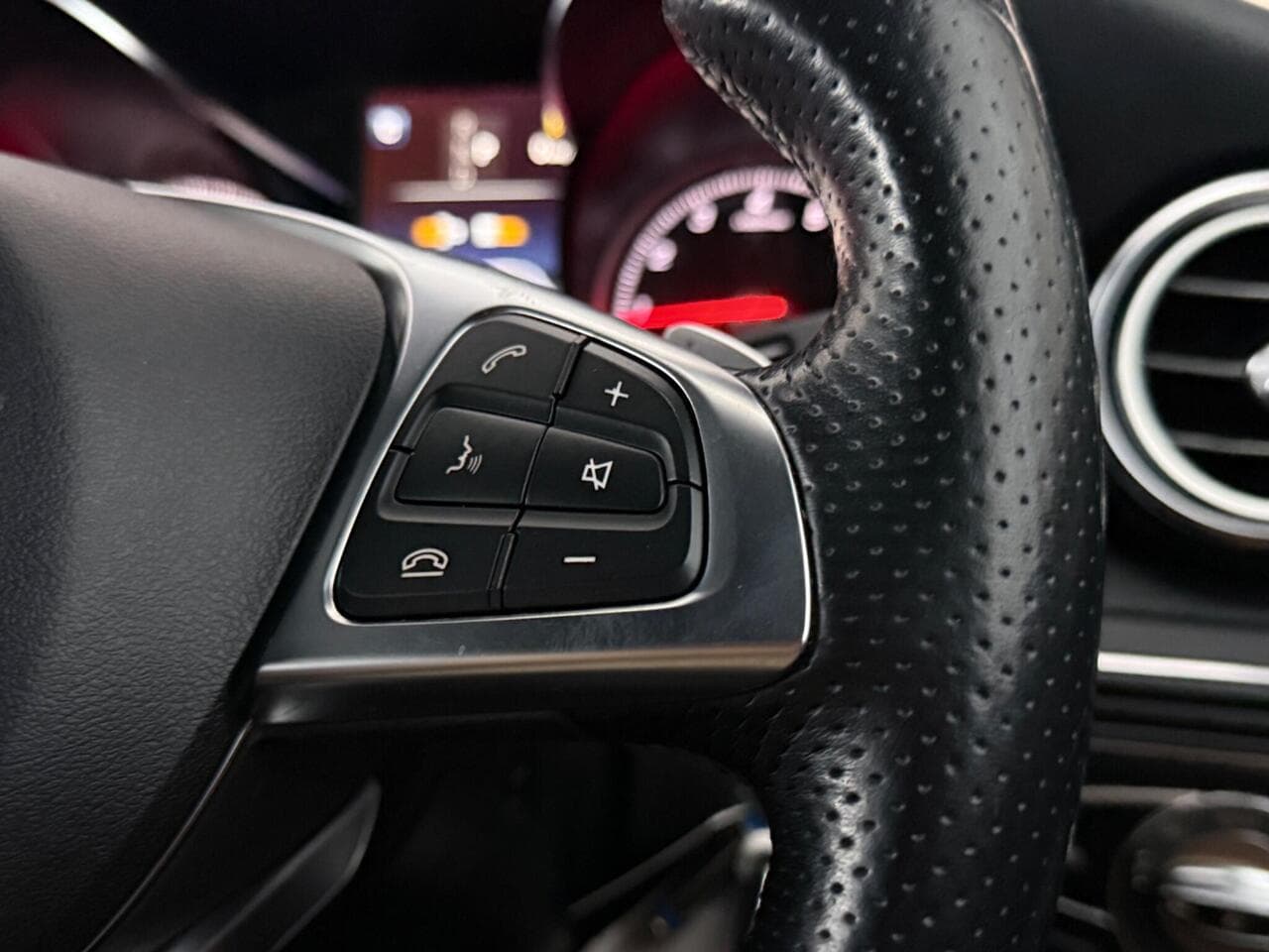 Mercedes-Benz GLC thumbnail Misc Controls
