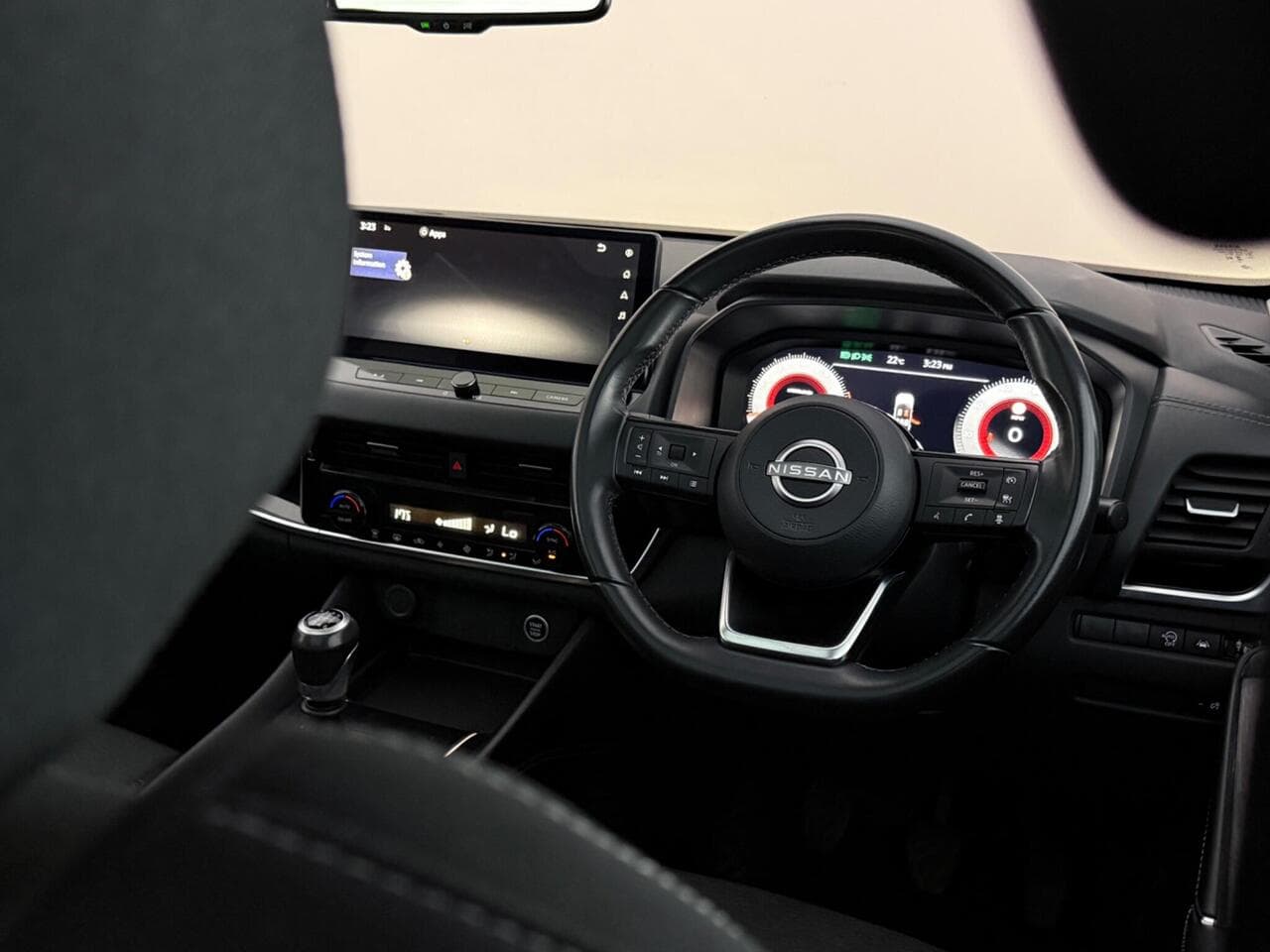 Nissan Qashqai thumbnail Interior Front