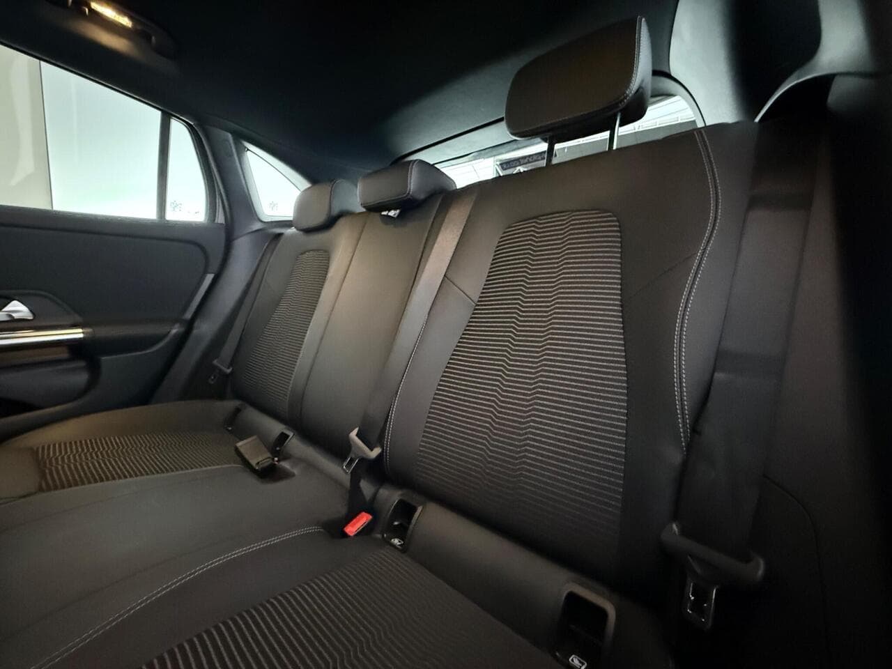 Mercedes-Benz GLA thumbnail Seats Rear