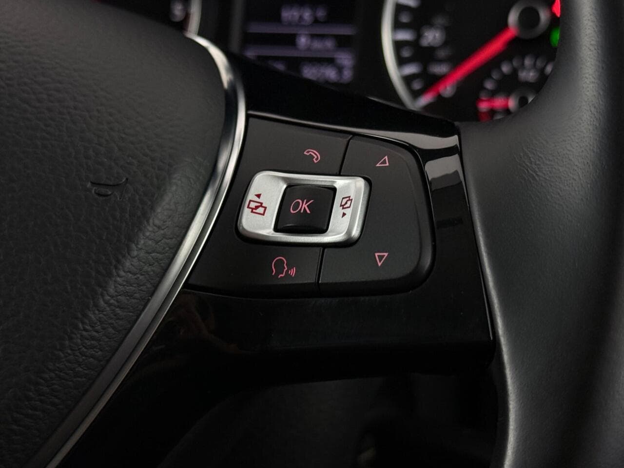 Volkswagen Amarok thumbnail Misc Controls