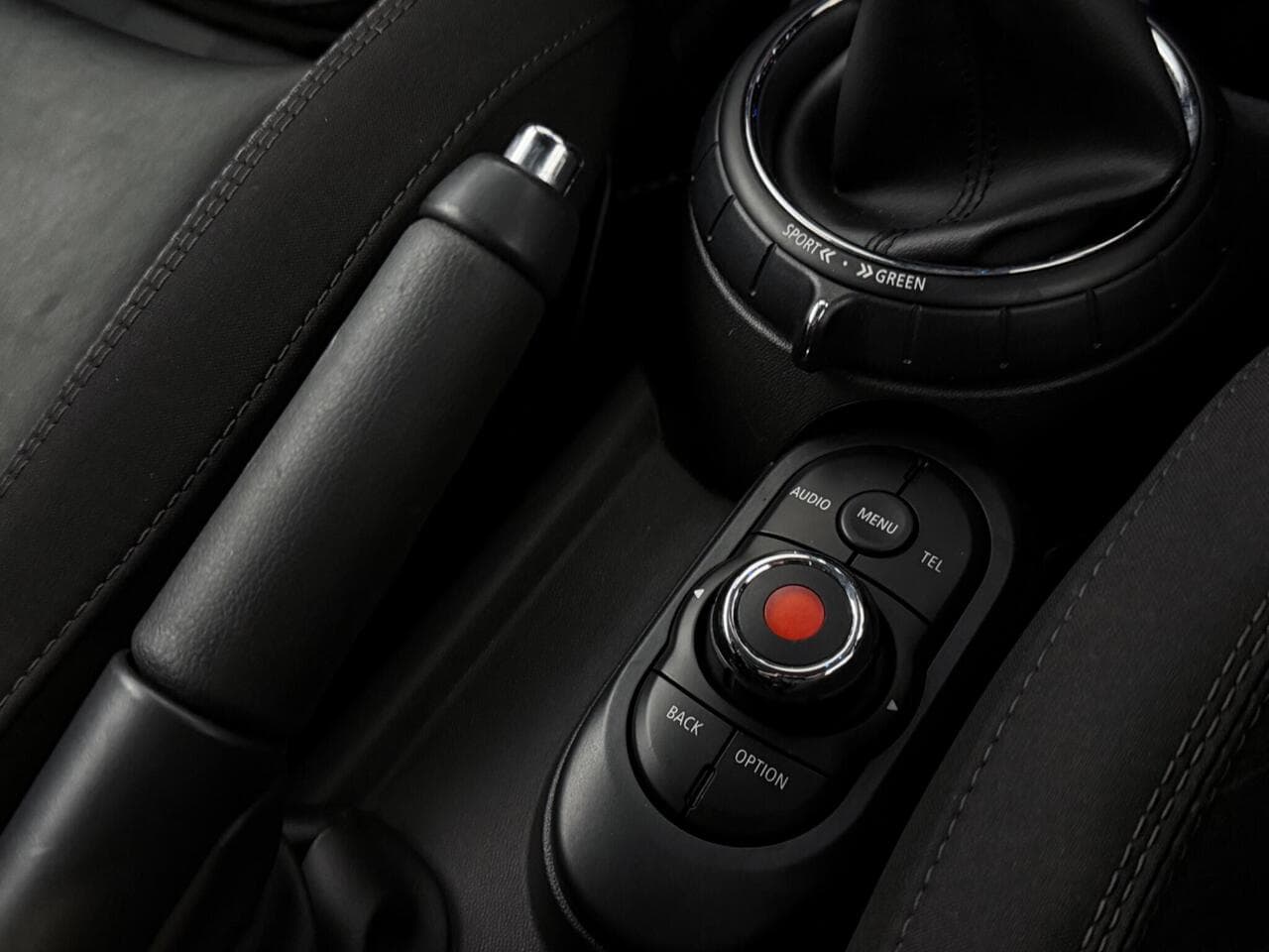 MINI Convertible thumbnail Interior Front