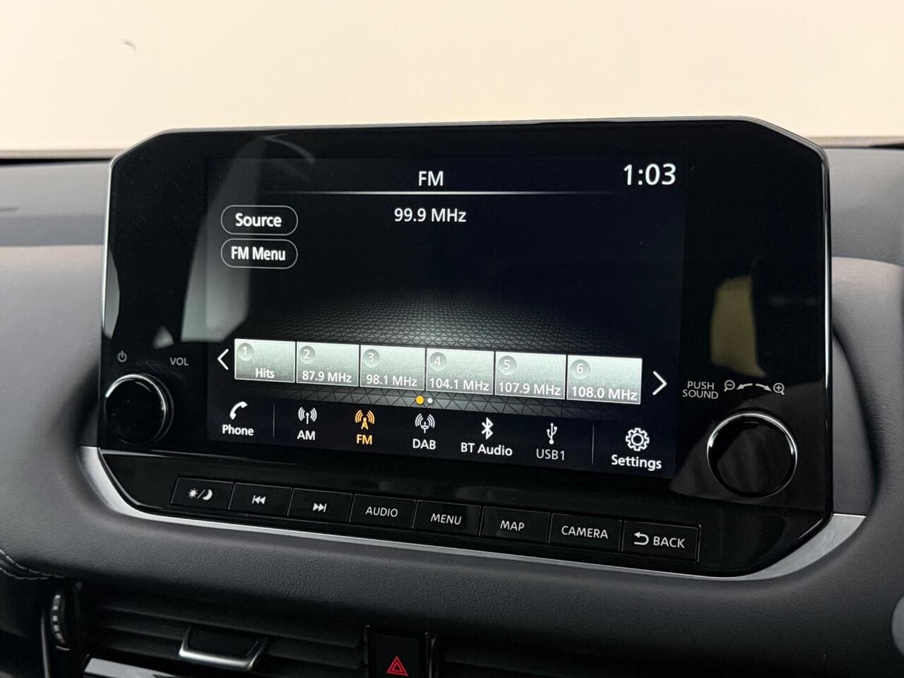 Nissan Qashqai thumbnail Infotainment System