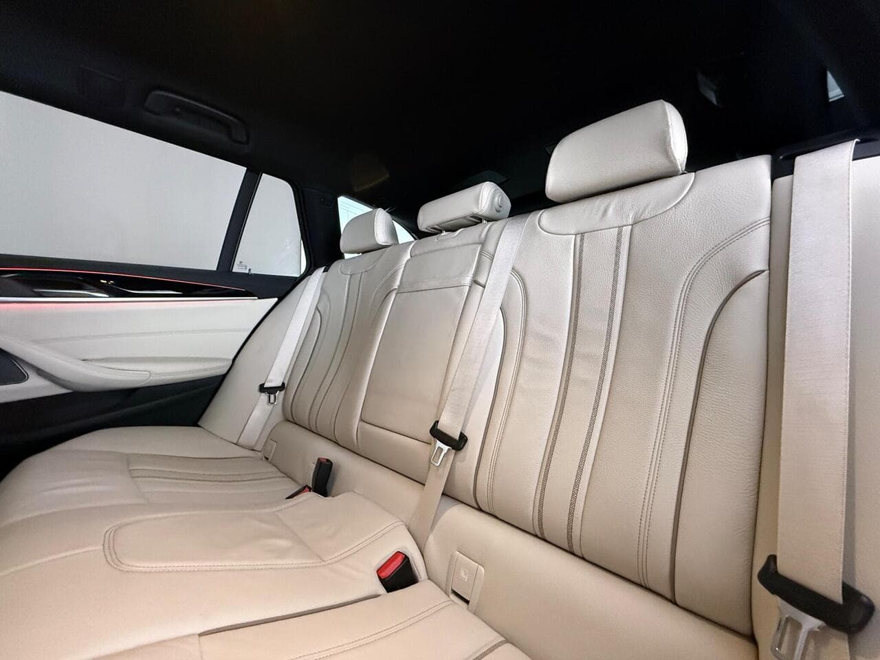BMW 5 Series thumbnail Seats Rear