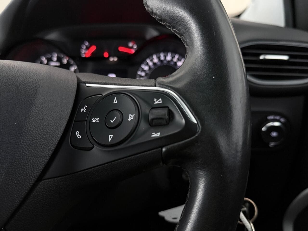 Vauxhall Crossland X thumbnail Misc Controls