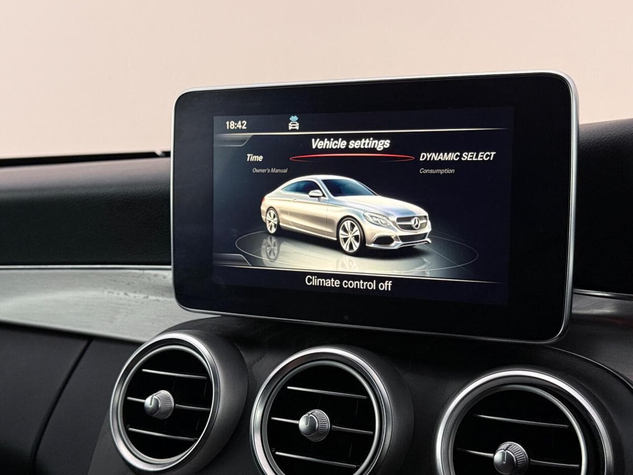 Mercedes-Benz C Class thumbnail Infotainment System
