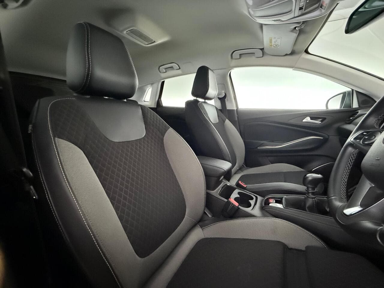 Vauxhall Grandland X thumbnail Seat Driver