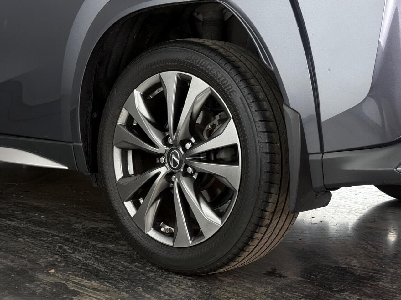 Lexus UX thumbnail Wheel
