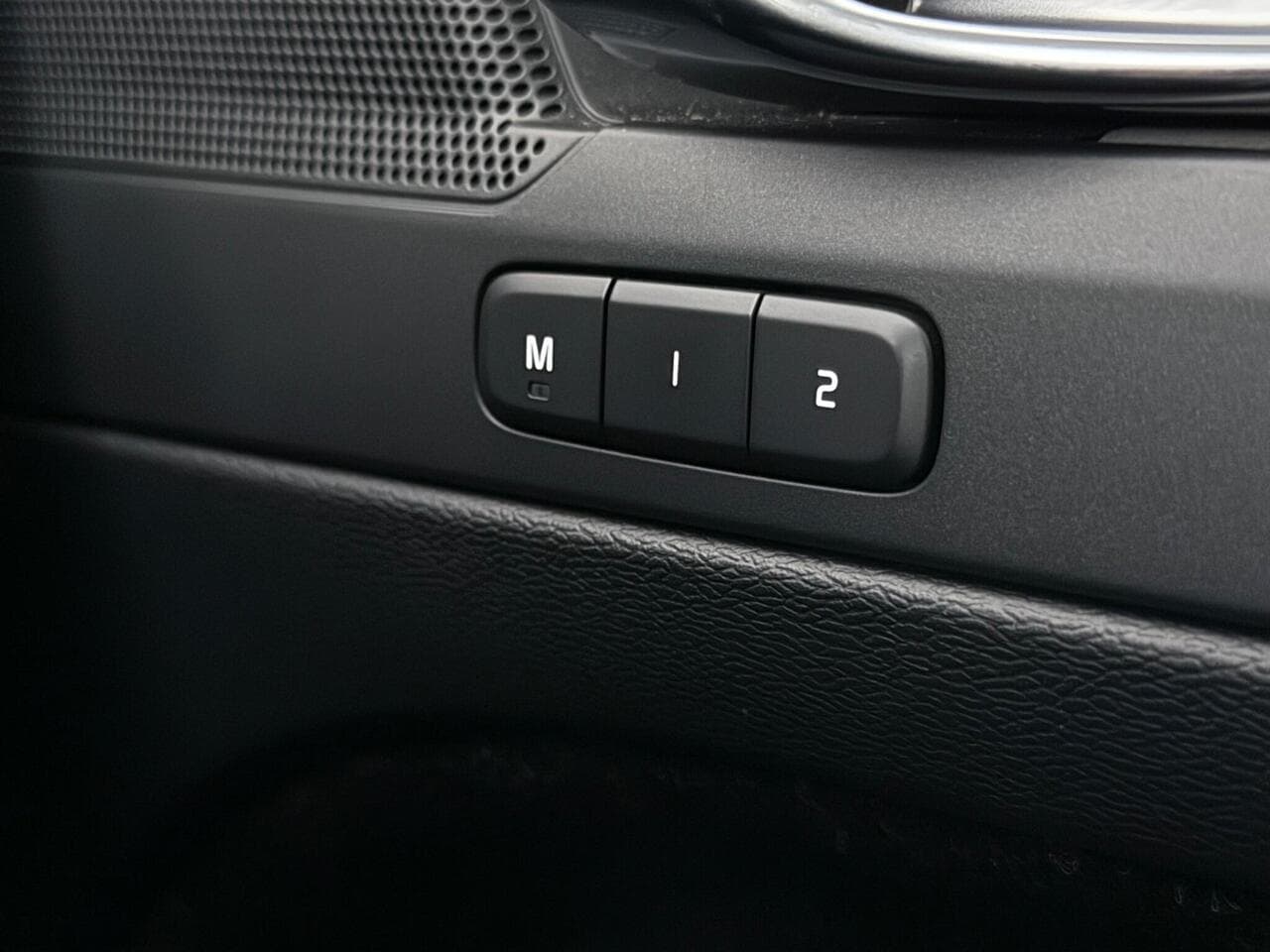 Volvo XC40 thumbnail Misc Controls