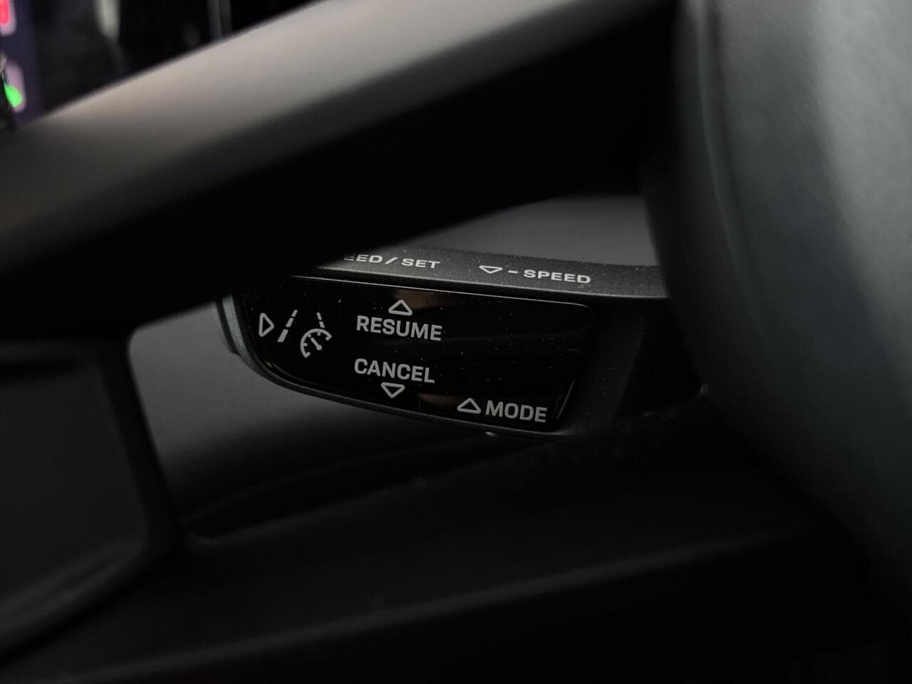 Porsche Taycan thumbnail Misc Controls