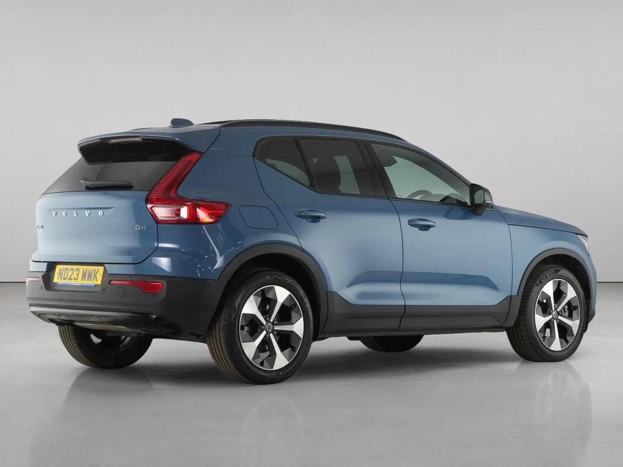 Volvo XC40 thumbnail Rear Right