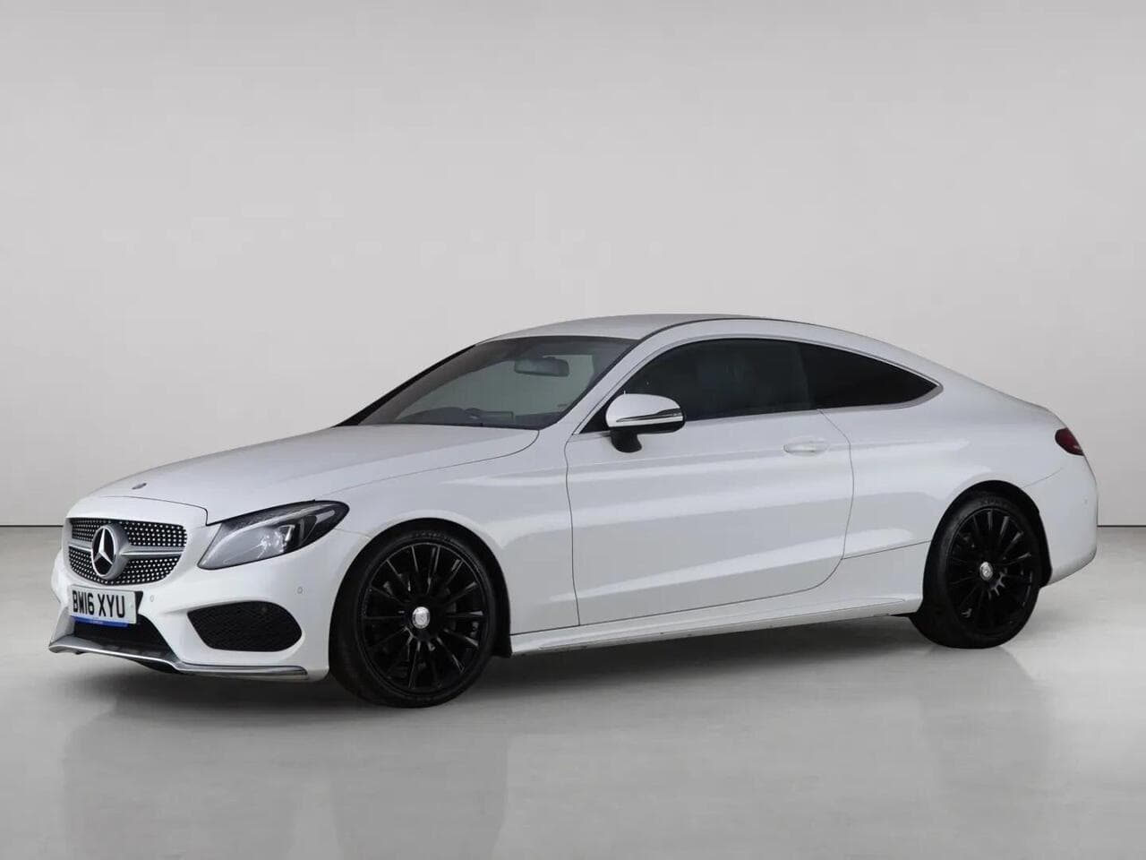 Mercedes-Benz C Class thumbnail Front Left