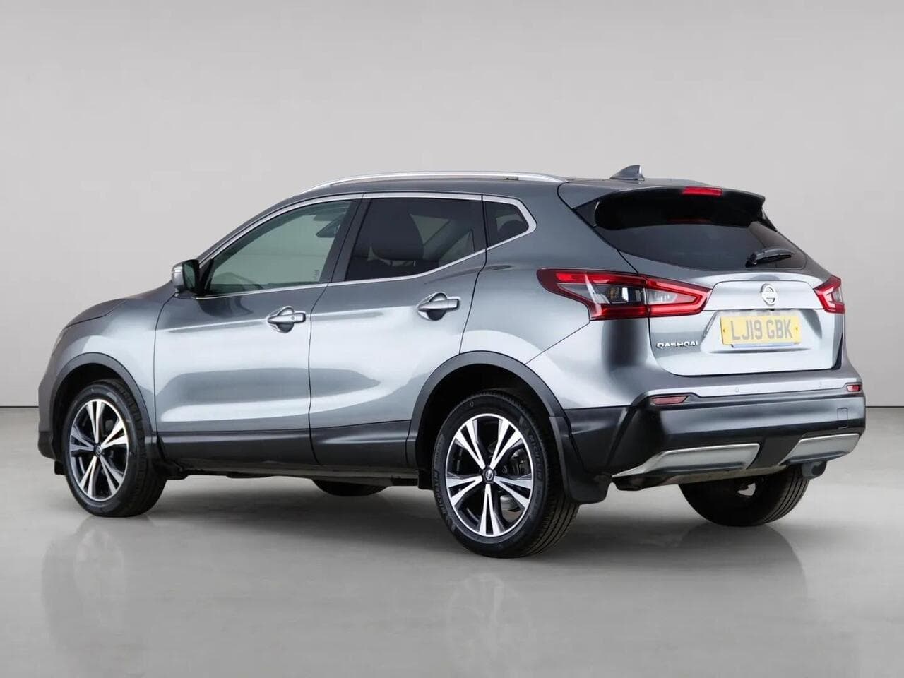 Nissan Qashqai thumbnail Rear Left
