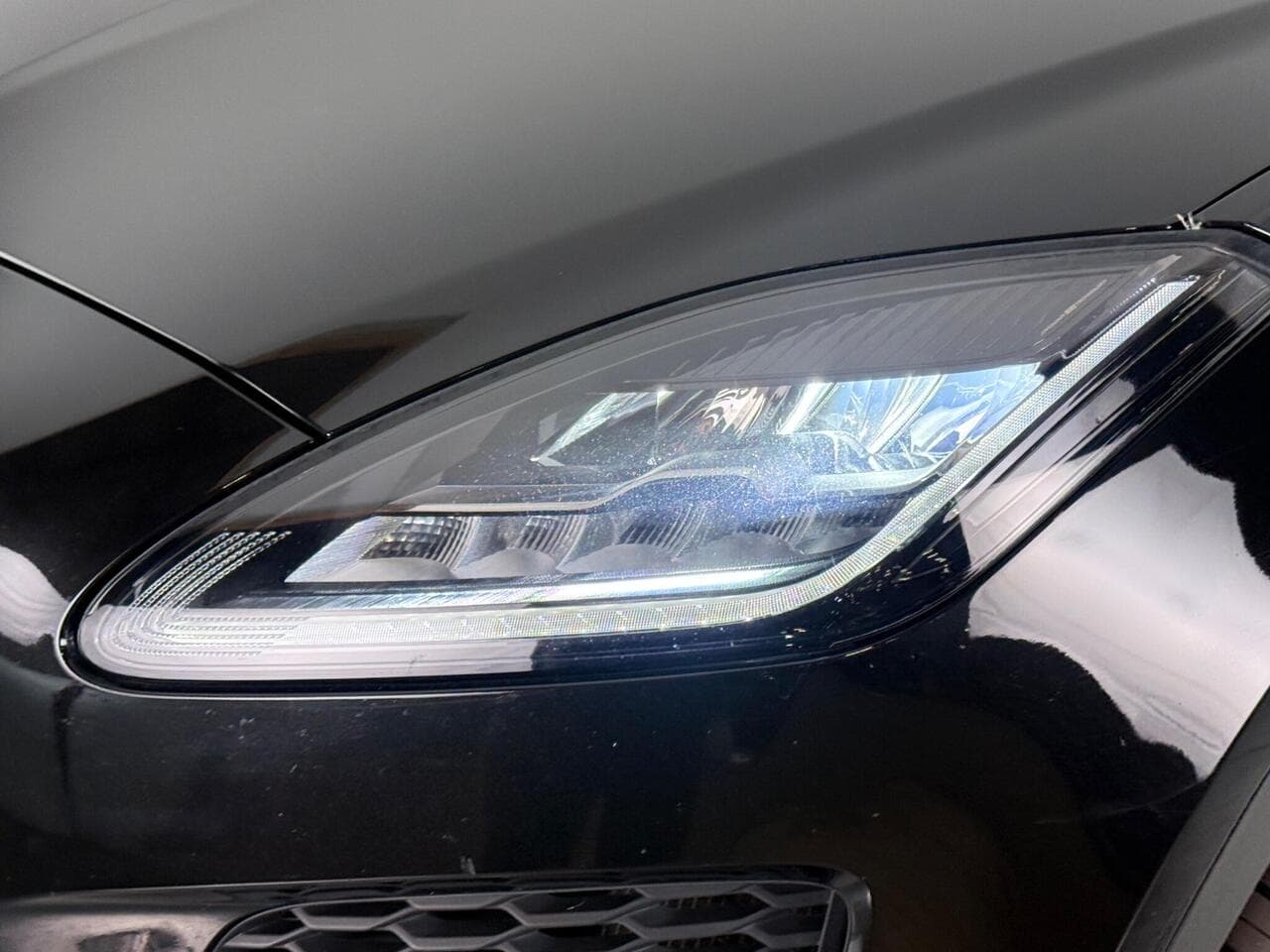 Jaguar E-PACE thumbnail Lights Front